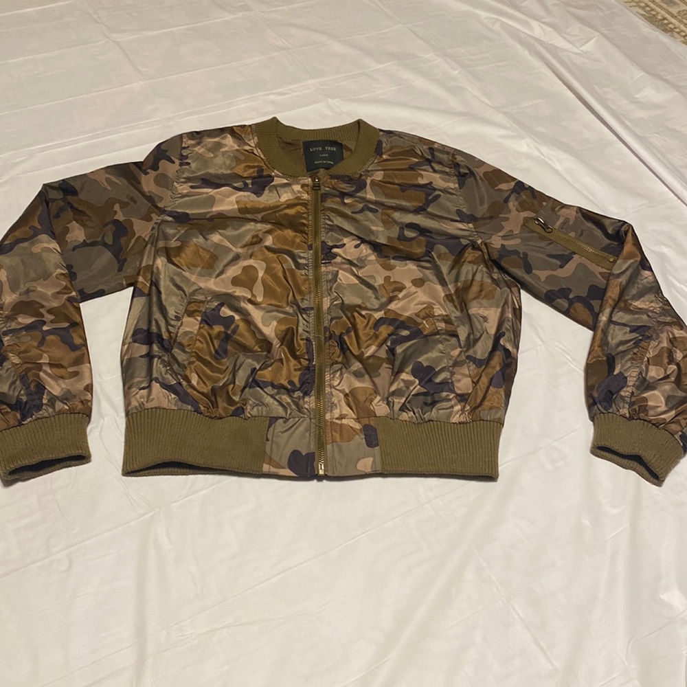 LOVE TREE WOMEN CAMO BOMBER JACKET SIZE L LIKE NEW